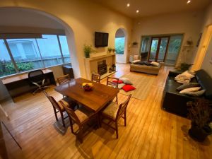Amazing and big home with view - Newcastle Accommodation